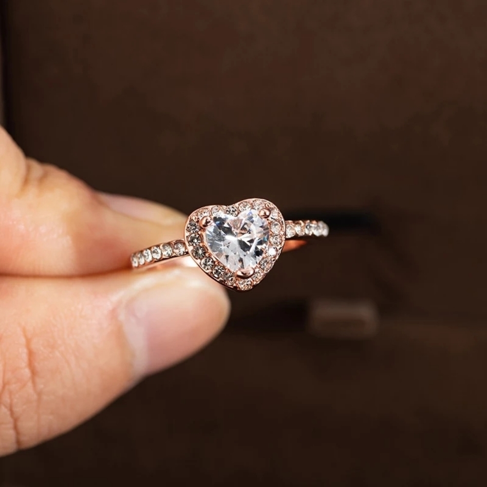 ☆☆Rose gold Crystal Heart Shaped Wedding Ring☆☆ - Picture 2 of 4